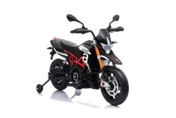 Moto elettrica APRILIA DORSODURO 900, con licenza, batteria 12V, ruote morbide EVA, 2 motori da 18W, sospensioni, telaio in metallo, forcella in metallo, ruote ausiliarie, nero