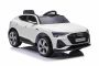 Auto elettrica Audi E-tron Sportback 4x4 bianca, sedile in similpelle, telecomando da 2,4 GHz, ruote Eva, ingresso USB / Aux, Bluetooth, sospensione integrale, batteria 12V / 7Ah, luci a LED, ruote EVA morbide, 4 X 25W motore, patente ORIGINALE